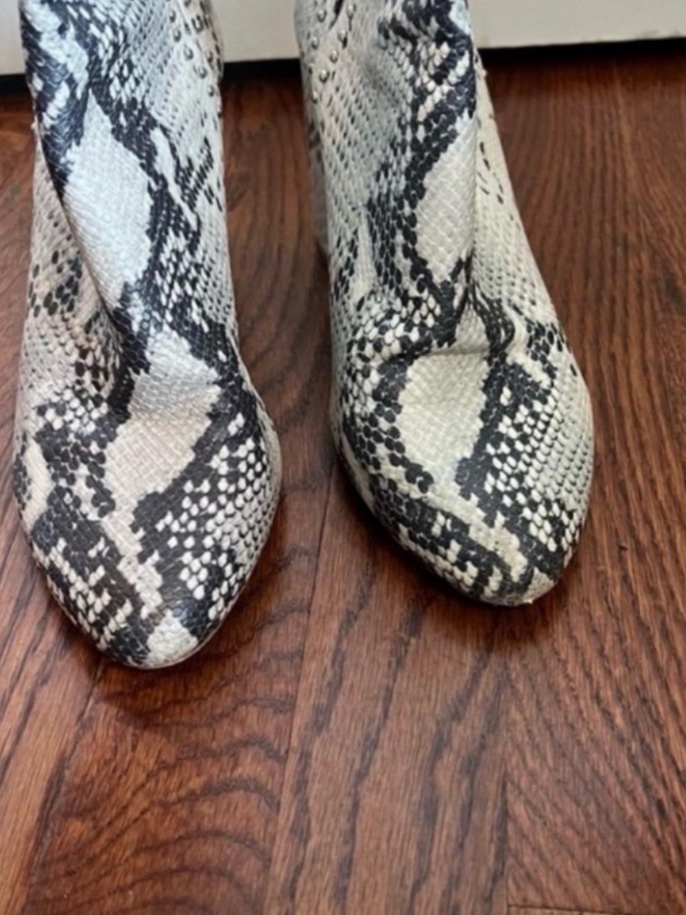 Steve Madden rockstar snake embossed faux leather studded booties
size 9.5 - Picture 7 of 7